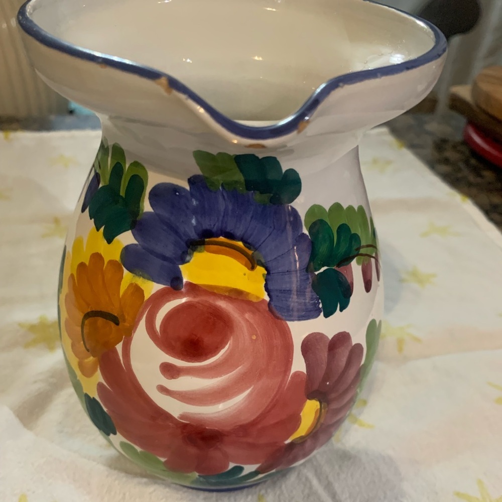 Italian Ceramic Vase Deruta from Casal Thaulero winery in Abruzzo, Italy